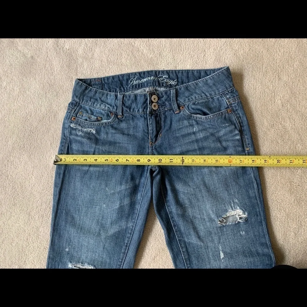American Eagle Distressed jeans, Live your life, size 2